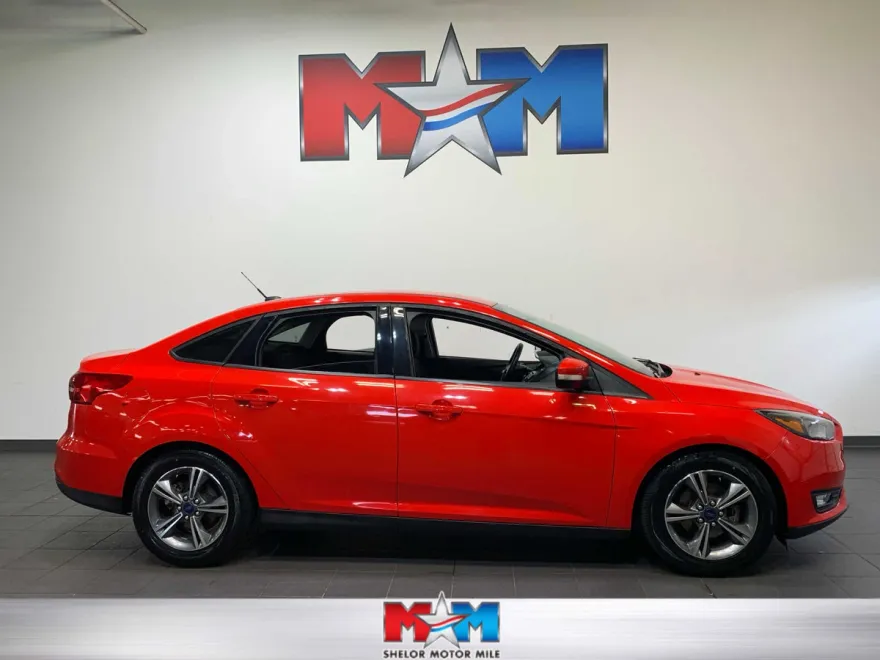 2016 Ford Focus SE photo 1