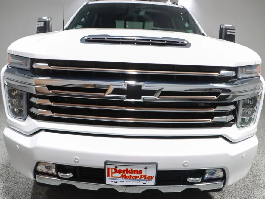 2023 Chevrolet Silverado High Country photo 1