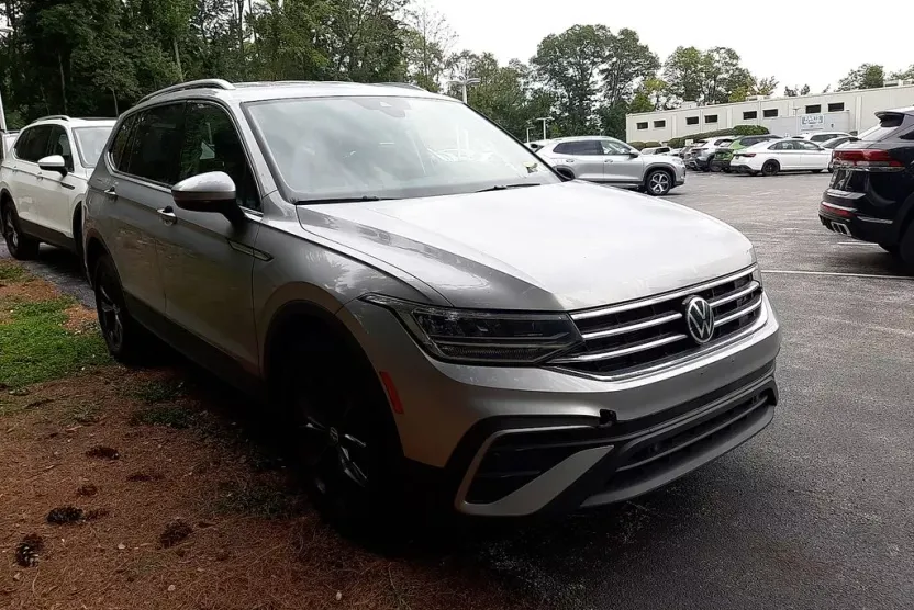 2022 Volkswagen Tiguan SE photo 1