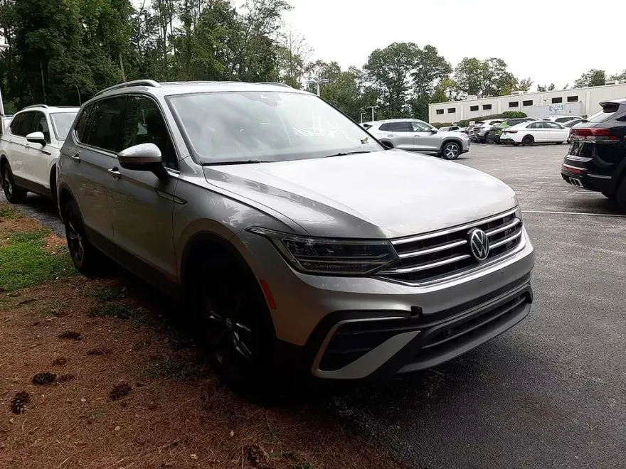2022 Volkswagen Tiguan SE photo 1