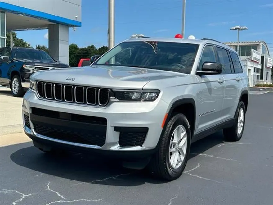 2023 Jeep Grand Cherokee Laredo photo 1