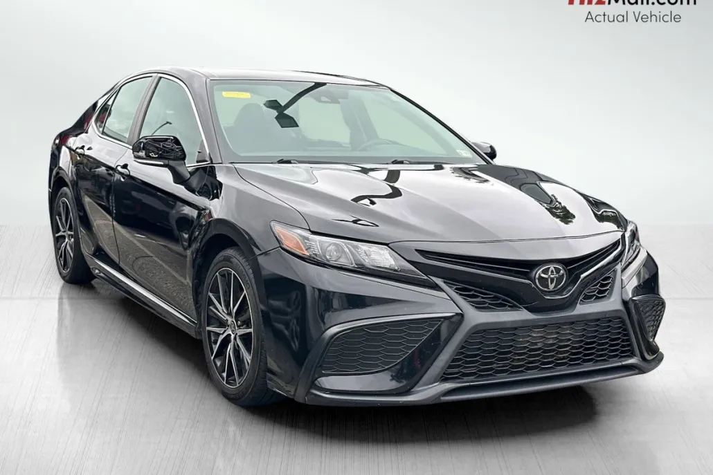 2022 Toyota Camry SE photo 1