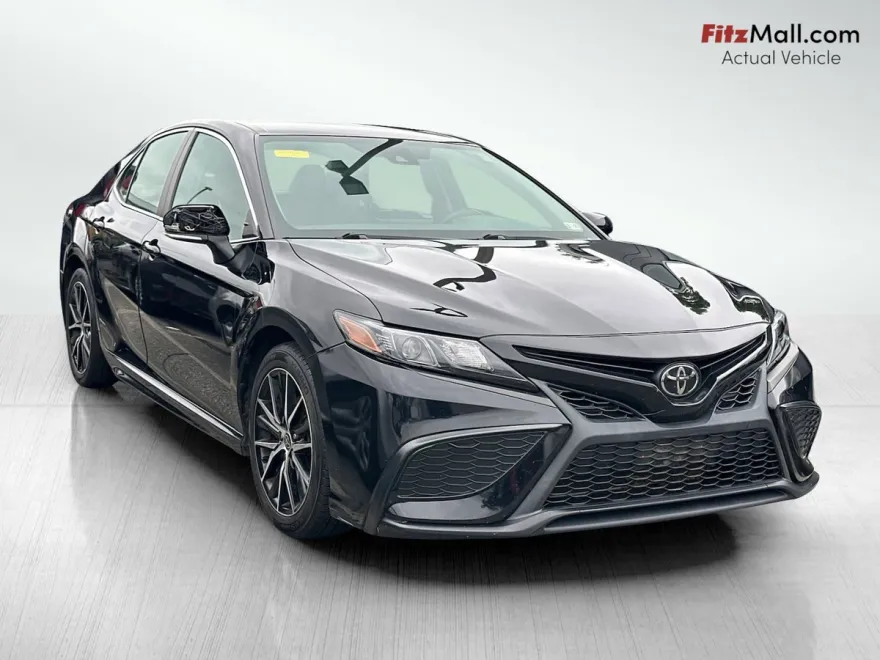 2022 Toyota Camry SE photo 1