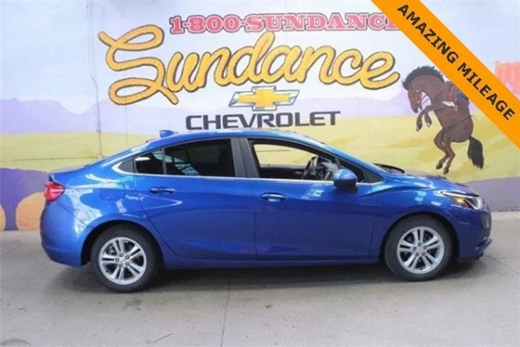 2018 Chevrolet Cruze LT photo 1