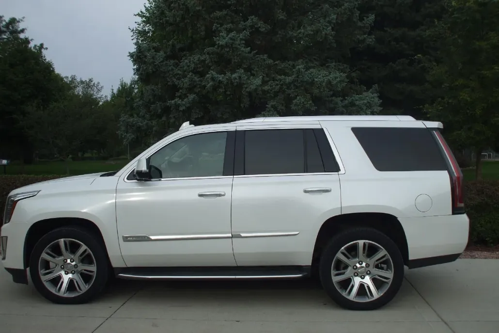 2016 Cadillac Escalade Luxury photo 1