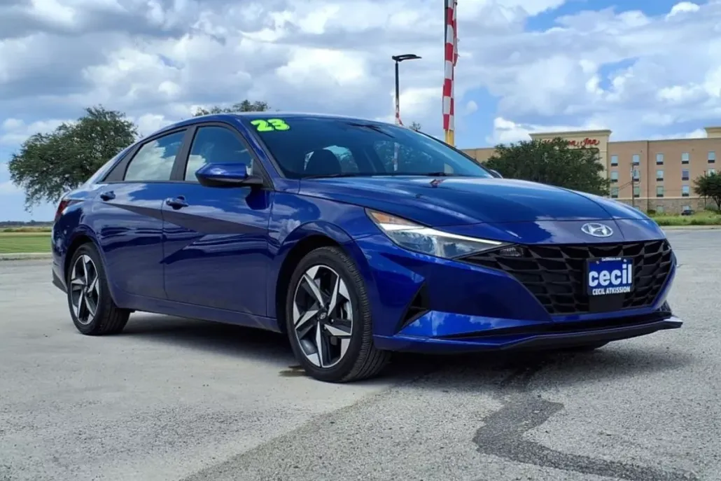 2023 Hyundai Elantra SEL photo 1