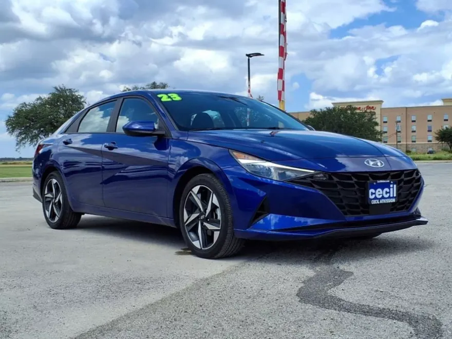 2023 Hyundai Elantra SEL photo 1
