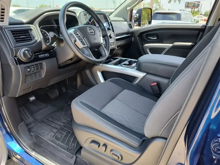 2023 Nissan Titan SV photo 1