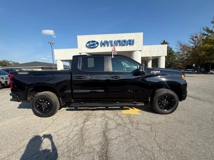 2024 Chevrolet Silverado 1500 LT Trail Boss photo 1
