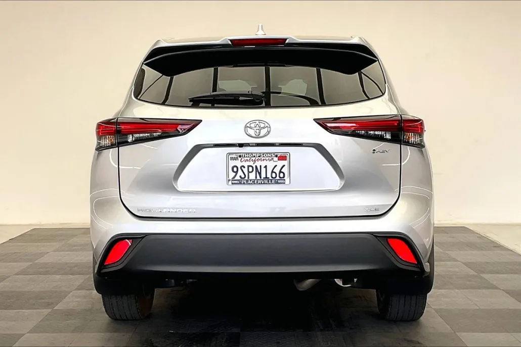 2025 Toyota Highlander Hybrid XLE photo 1