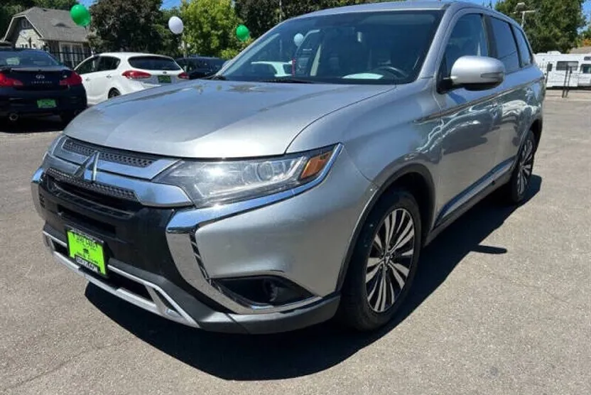 2019 Mitsubishi Outlander SE photo 1