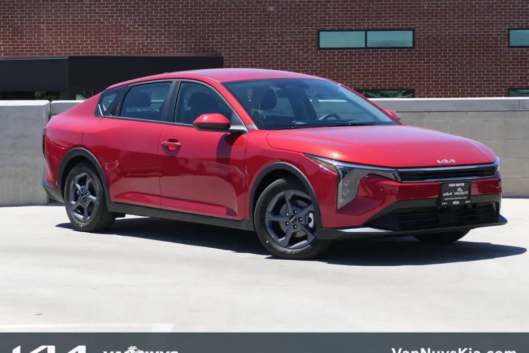 2025 Kia K4 LXS photo 1