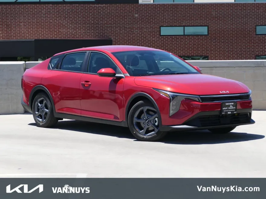 2025 Kia K4 LXS photo 1