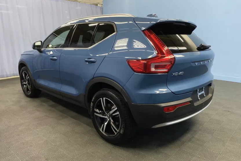 2025 Volvo XC40 Core photo 1