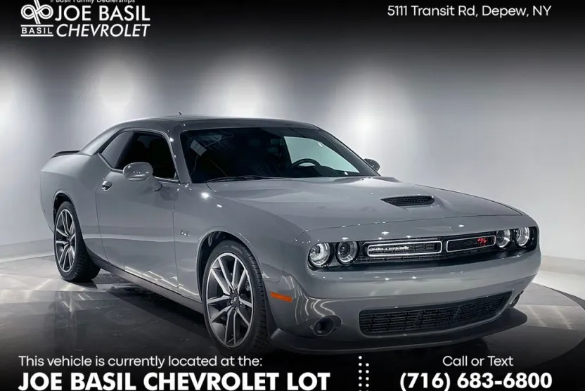 2023 Dodge Challenger R/T photo 1