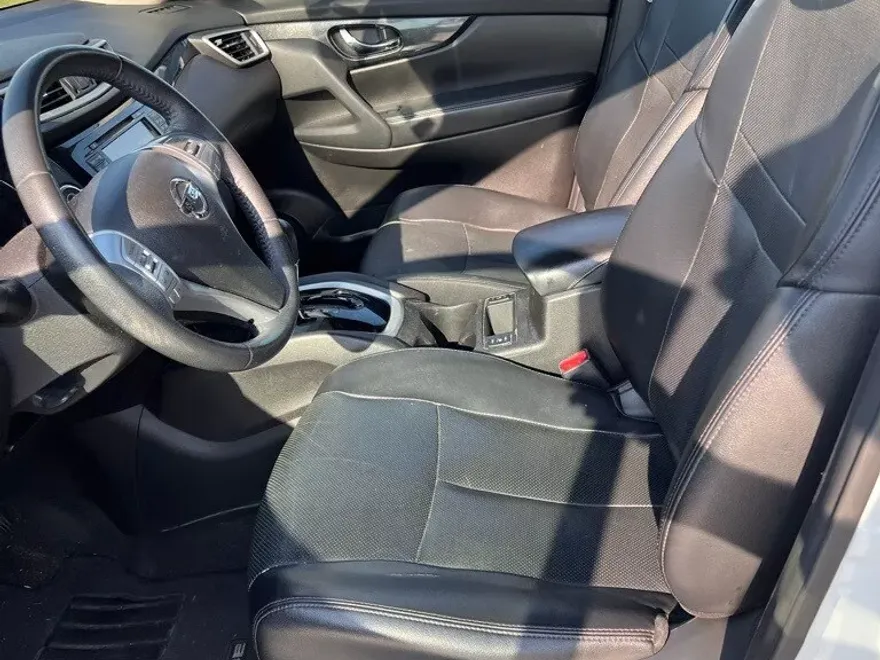 2015 Nissan Rogue SL photo 1