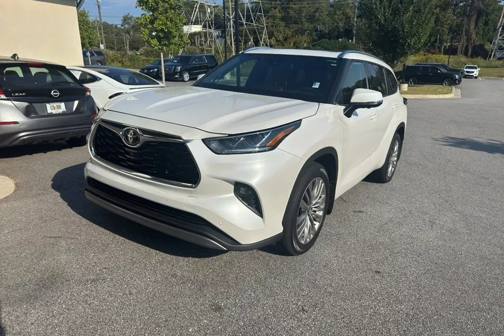 2024 Toyota Highlander Platinum photo 1