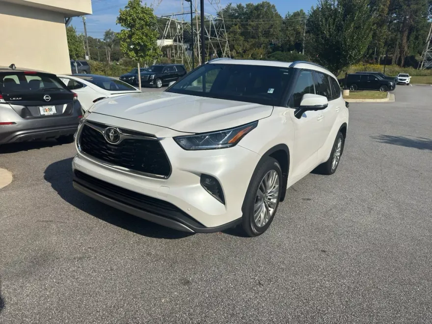 2024 Toyota Highlander Platinum photo 1