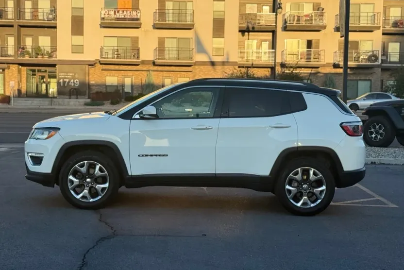 2017 Jeep Compass Limited photo 1
