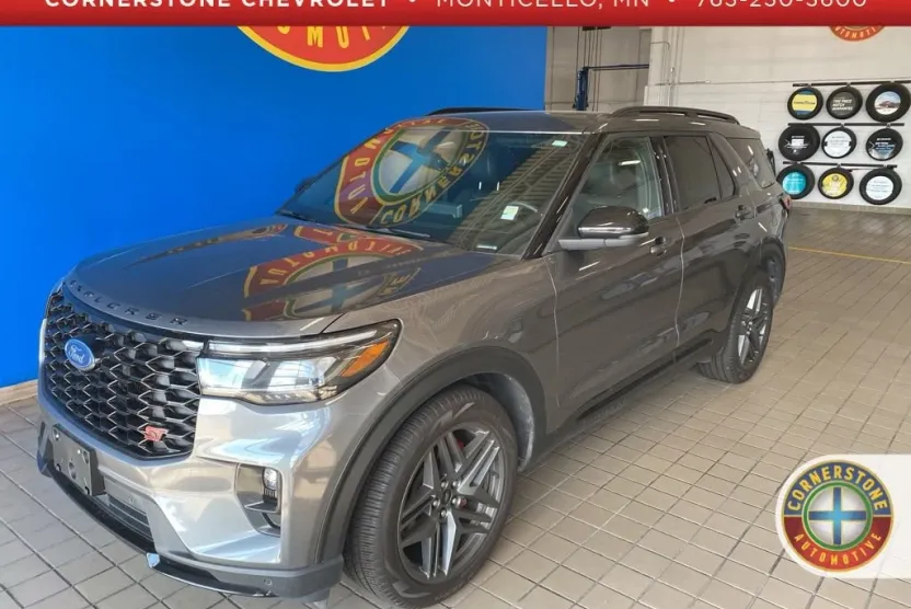 2025 Ford Explorer ST photo 1