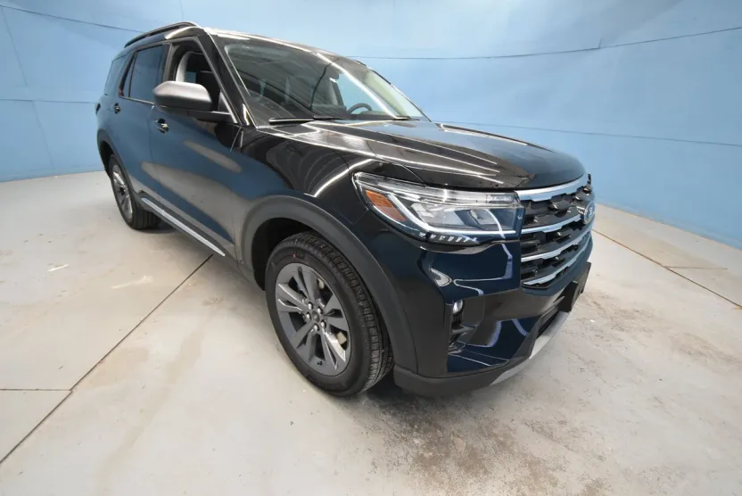 2025 Ford Explorer photo 1