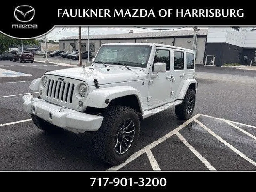 2017 Jeep Wrangler Unlimited Sahara photo 1