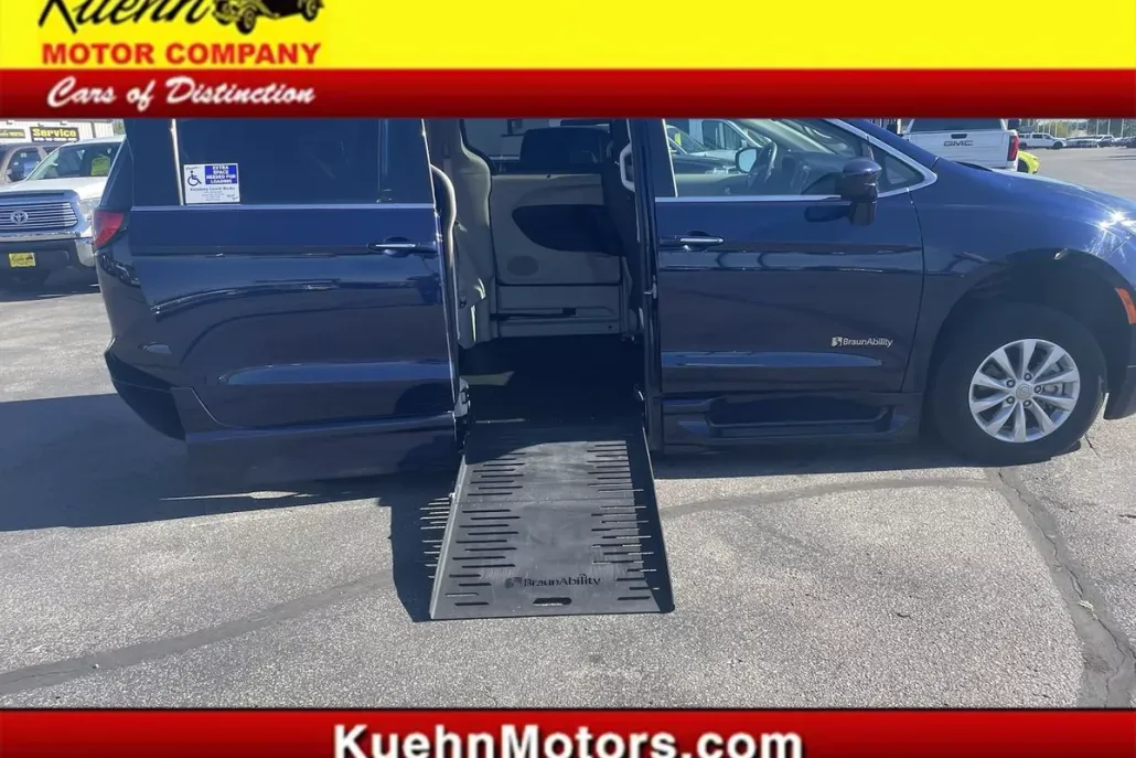 2018 Chrysler Pacifica Touring Plus photo 1