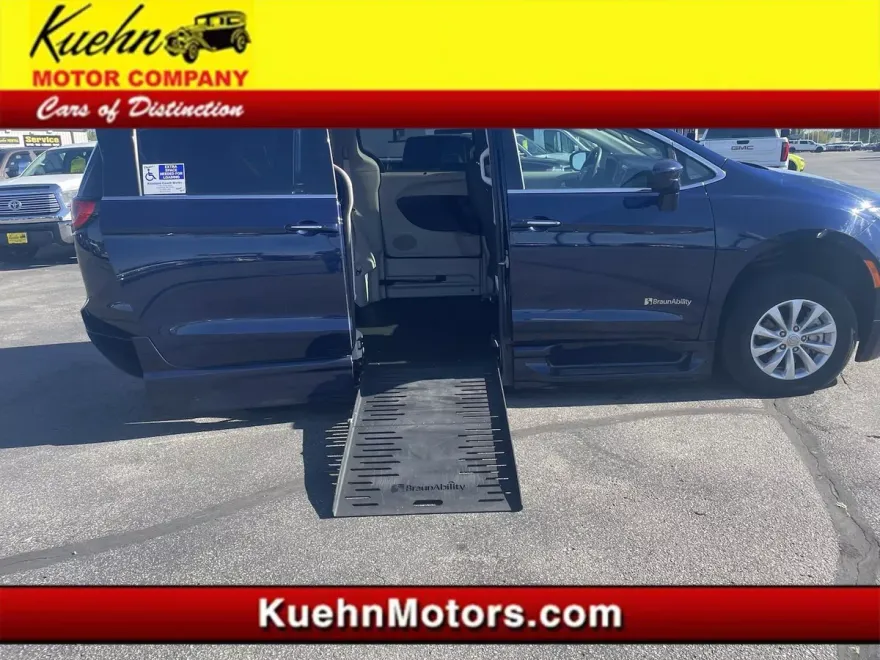 2018 Chrysler Pacifica Touring Plus photo 1