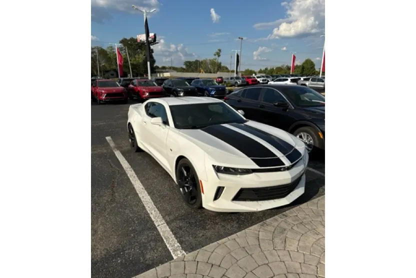 2017 Chevrolet Camaro 1LS 1LT photo 1