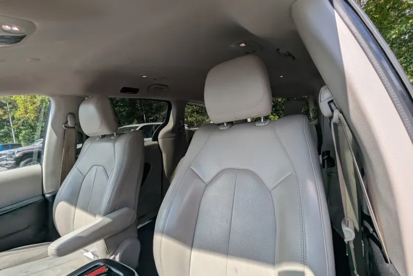 2021 Chrysler Pacifica Touring L photo 1