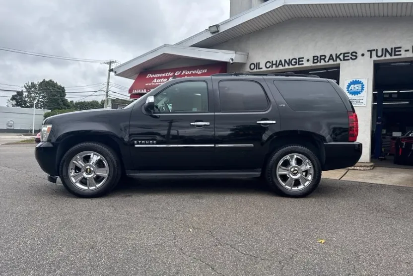 2009 Chevrolet Tahoe LTZ photo 1