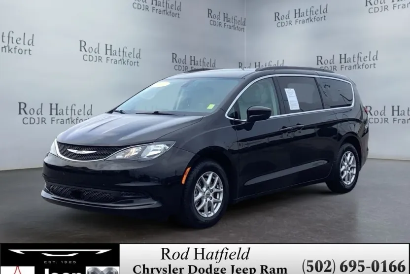 2021 Chrysler Voyager LXi photo 1