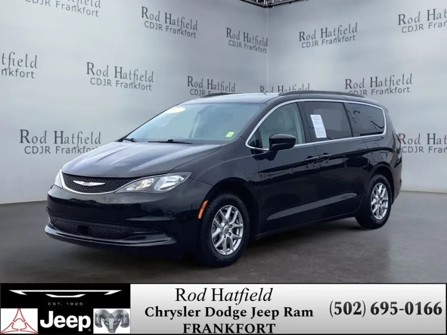 2021 Chrysler Voyager LXi photo 1