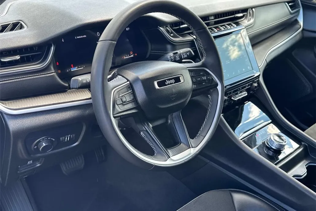 2024 Jeep Grand Cherokee Altitude photo 1