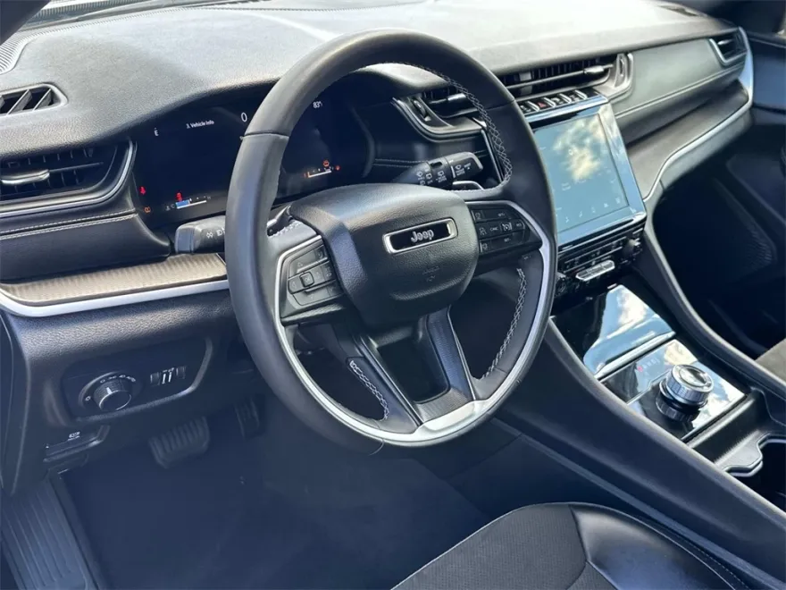 2024 Jeep Grand Cherokee Altitude photo 1
