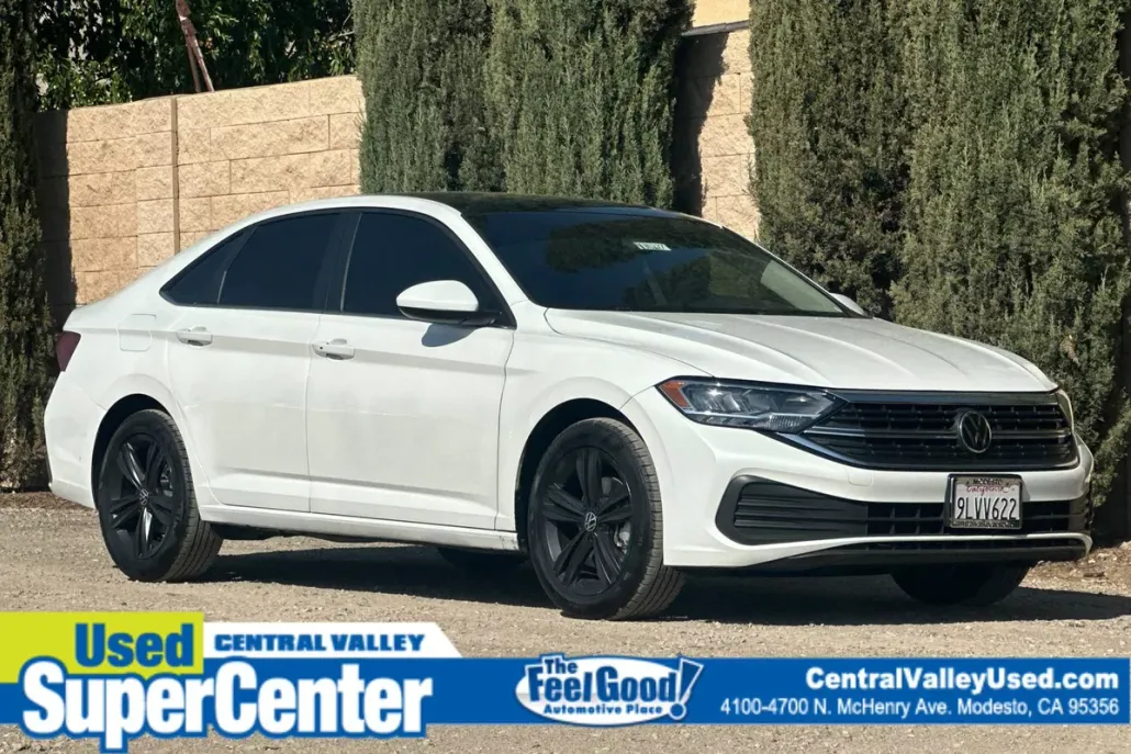 2024 Volkswagen Jetta SE photo 1