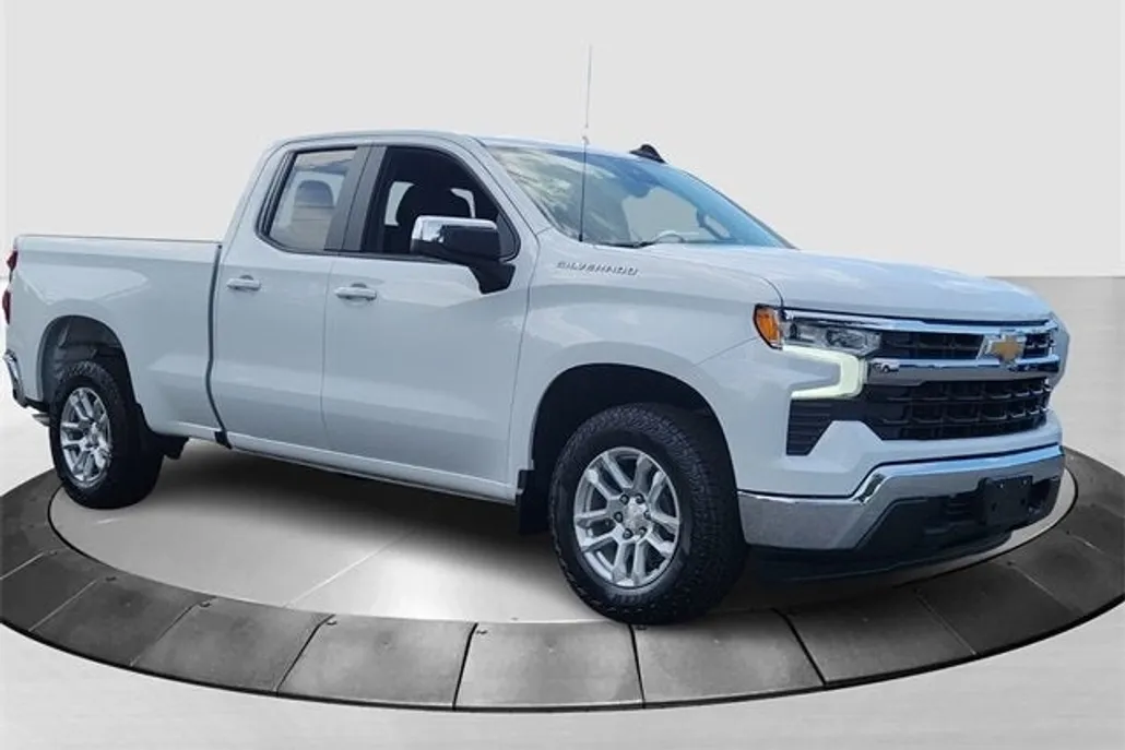 2024 Chevrolet Silverado 1500 LT photo 1