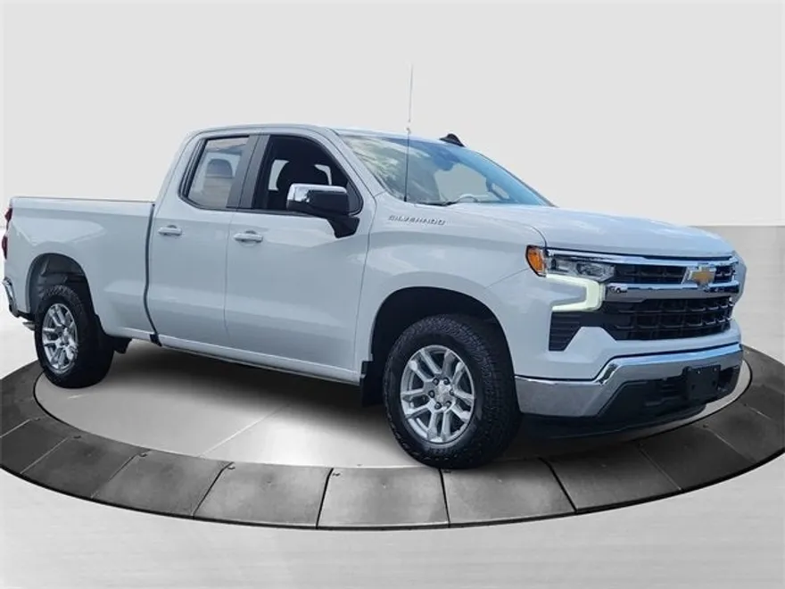 2024 Chevrolet Silverado 1500 LT photo 1