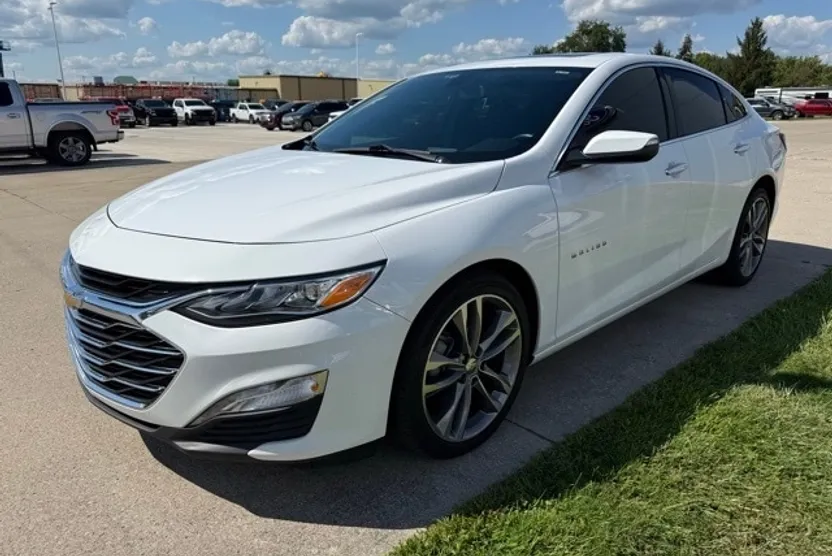 2022 Chevrolet Malibu Premier photo 1