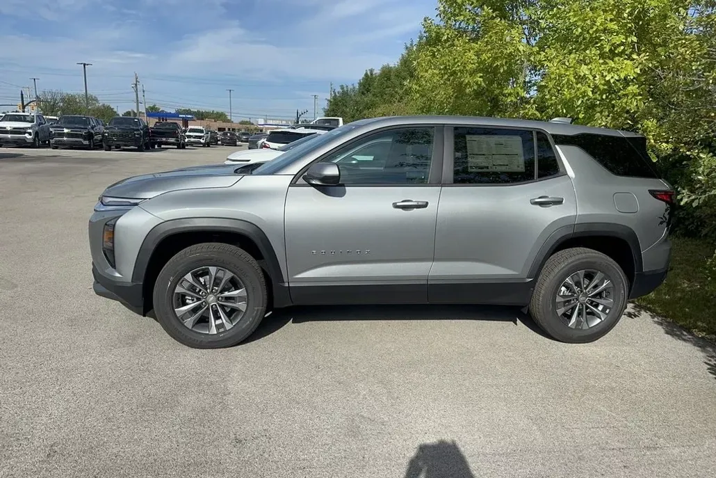 2026 Chevrolet Equinox LT photo 1