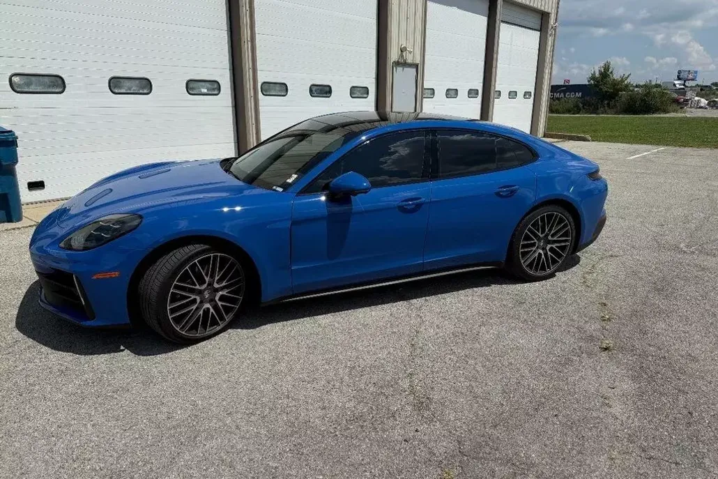 2024 Porsche Panamera 4 photo 1