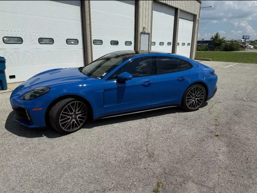 2024 Porsche Panamera 4 photo 1