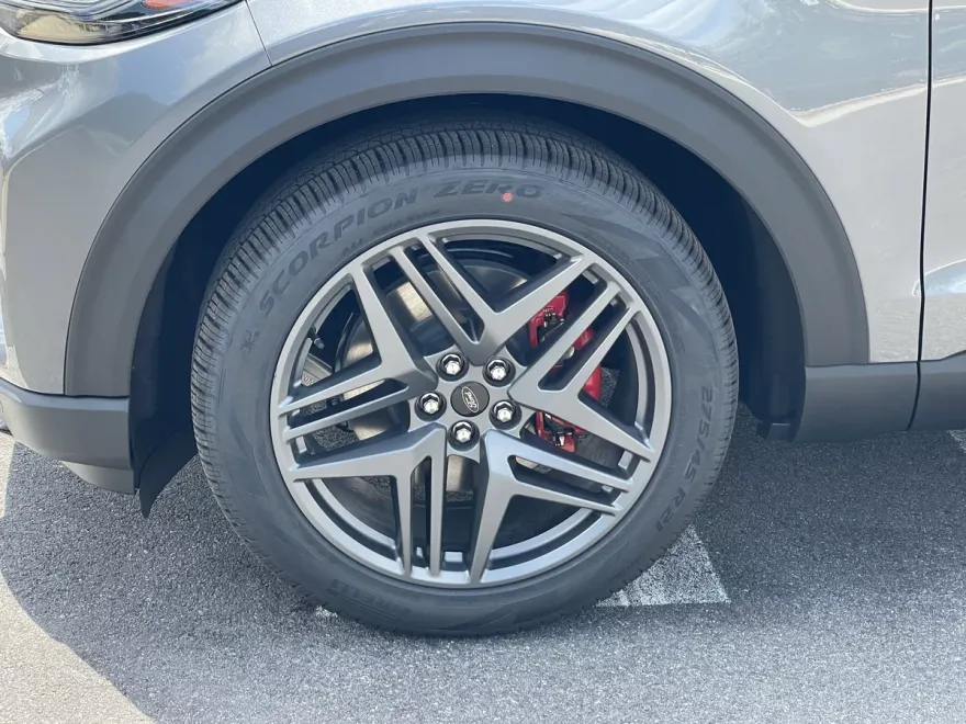 2025 Ford Explorer ST photo 1