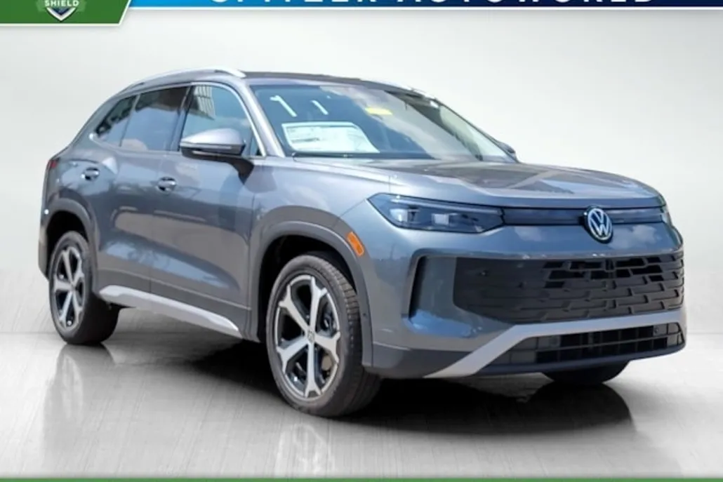 2025 Volkswagen Tiguan SE photo 1