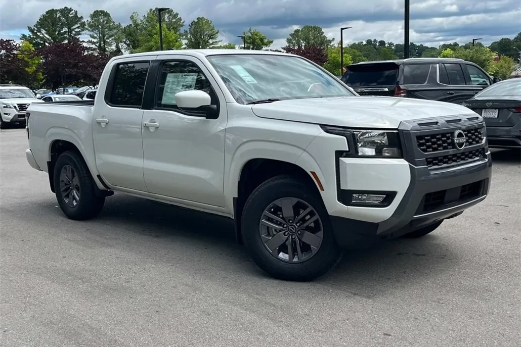 2025 Nissan Frontier SV photo 1
