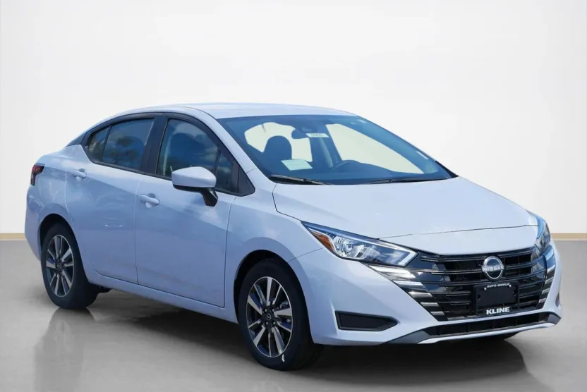2025 Nissan Versa 1.6 SV photo 1