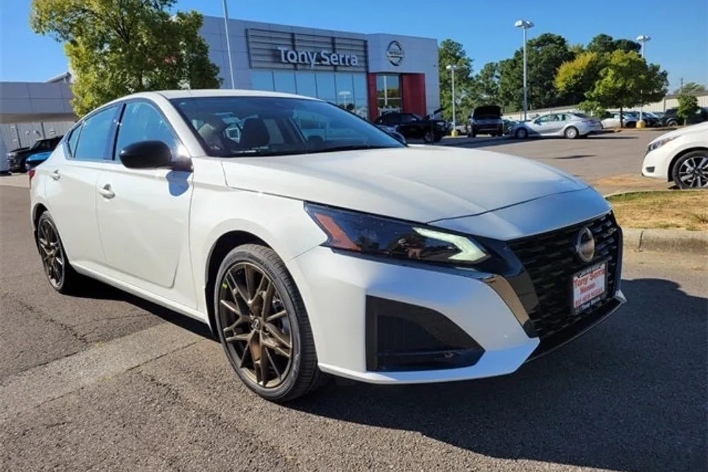 2025 Nissan Altima 2.5 SR photo 1