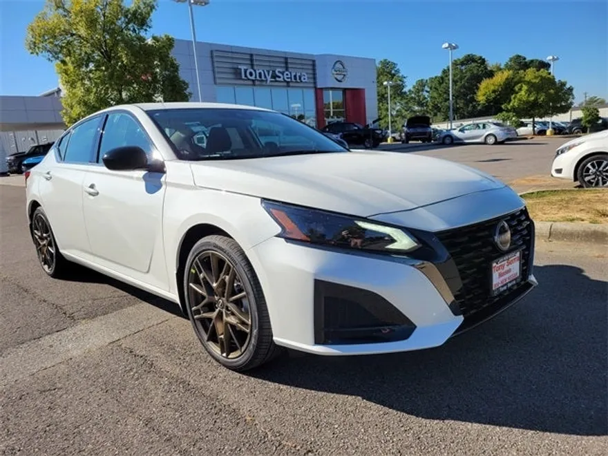 2025 Nissan Altima 2.5 SR photo 1