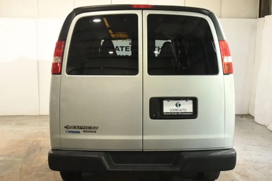 2016 Chevrolet Express LS 2500 photo 1