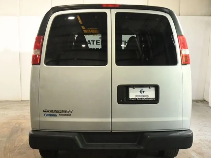 2016 Chevrolet Express LS 2500 photo 1